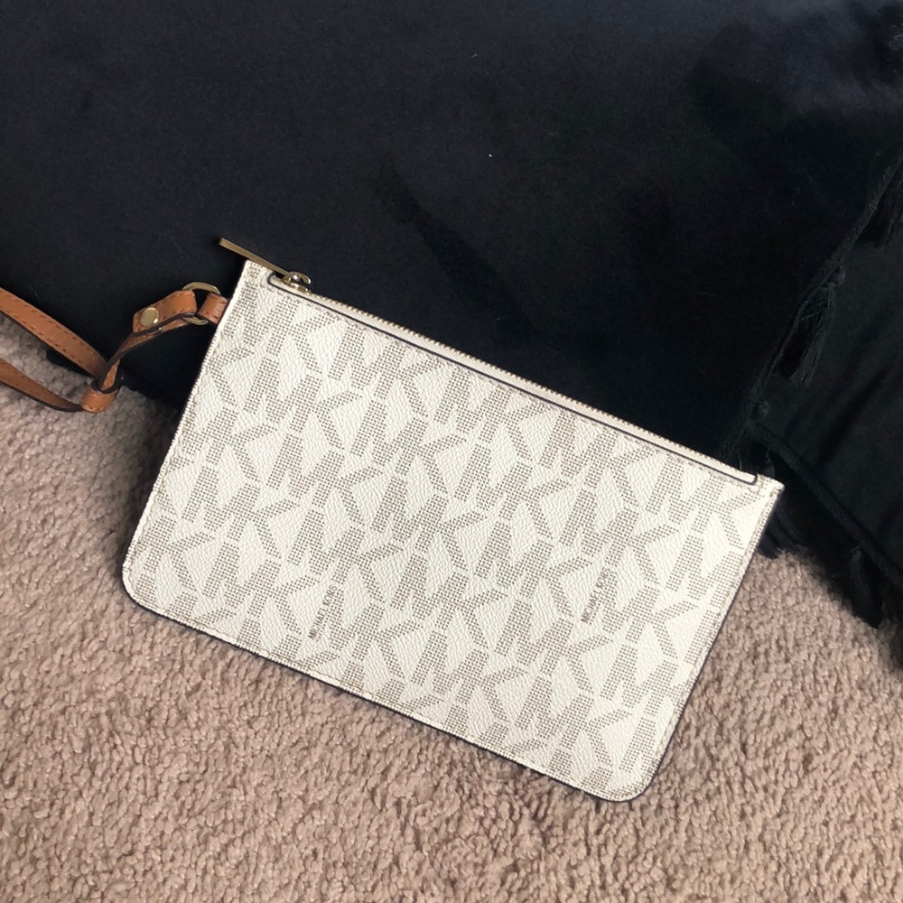 Michael Kors Wristlet